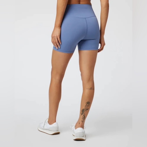 Vuori AllTheFeels Short in Blue Quartz - Picture 3 of 7